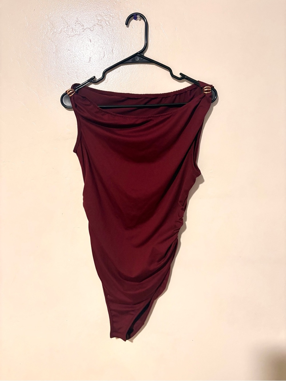 Amazon Essentials Women's Sleeveless Asymmetrical Burgundy Draped Dress